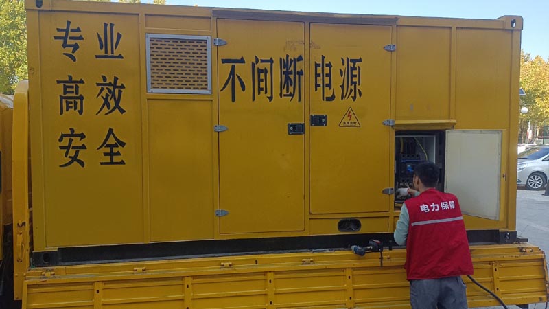 马村柴油发电机组和UPS电源配合使用时，如何避免切换过程中的电力中断？