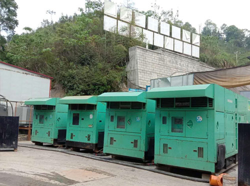 马村先进的应急发电机系统中智能监测和控制系统如何确保电压稳定？